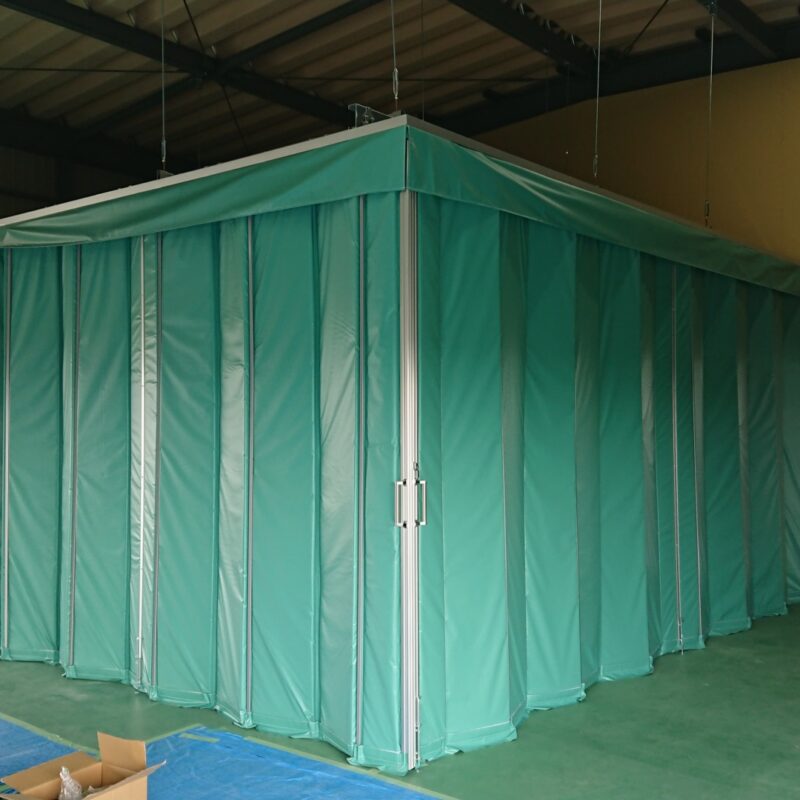 断熱ジャバラカーテン(横引式)