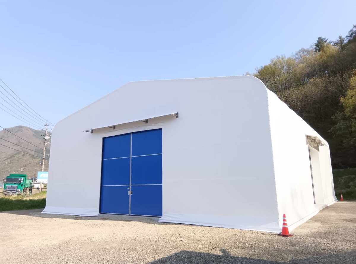 テント倉庫の画像