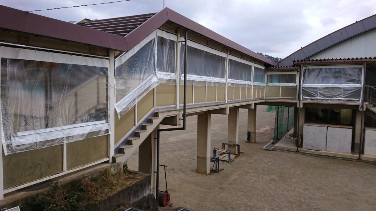 渡り廊下　透明カーテン