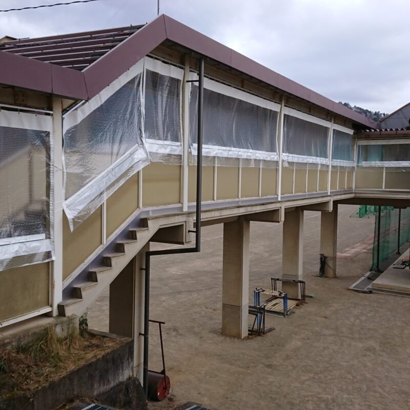 渡り廊下　透明カーテン